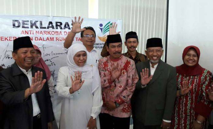 Prihatin Anak Jadi Sasaran Bandar Narkoba, Mensos Deklarasi Laskar Anti Narkoba di Gresik Prihatin Anak Jadi Sasaran Bandar Narkoba, Mensos Deklarasi Laskar Anti Narkoba di Gresik