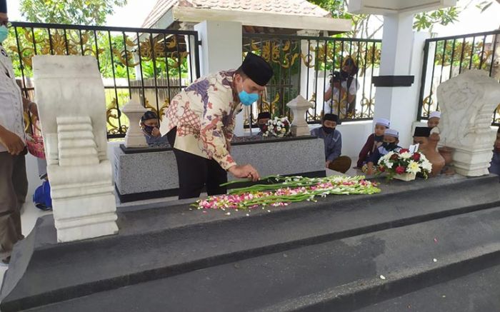 Hari Jadi ke-162 Sidoarjo, BHS Ziarahi Makam Bupati Pertama Hari Jadi ke-162 Sidoarjo, BHS Ziarahi Makam Bupati Pertama
