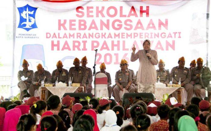 Sekolah Kebangsaan di Taman Jayengrono, Risma Ditanya Soal Pilkada DKI Sekolah Kebangsaan di Taman Jayengrono, Risma Ditanya Soal Pilkada DKI