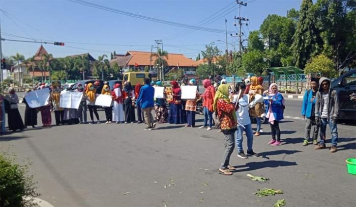 Aliansi Perempuan Kabupaten Tuban Desak Pengesahan RUU Penghapusan Kekerasan Seksual Aliansi Perempuan Kabupaten Tuban Desak Pengesahan RUU Penghapusan Kekerasan Seksual