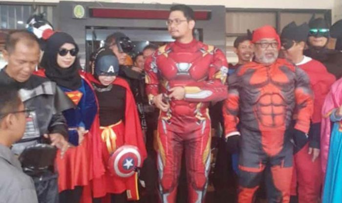 Ning Fitri Puji Wali Kota Pasuruan Kreatif Berikan Trauma Healing ala Superhero Ning Fitri Puji Wali Kota Pasuruan Kreatif Berikan Trauma Healing ala Superhero