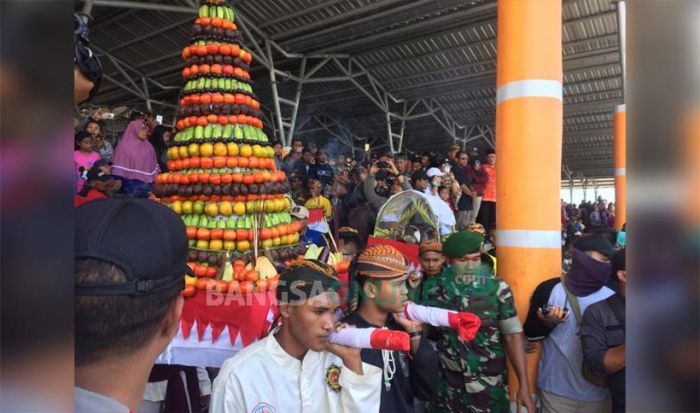Pertanda Datangnya 1 Suro, Kepala Sapi Dilarung di Pantai Tambakrejo Pertanda Datangnya 1 Suro, Kepala Sapi Dilarung di Pantai Tambakrejo