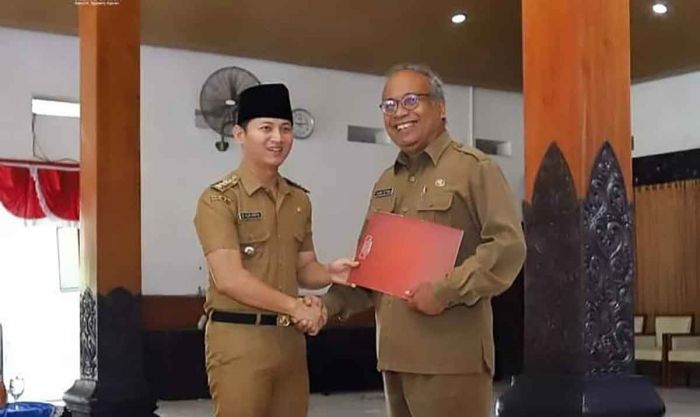 Bupati Trenggalek Serahkan SK Purnatugas Bupati Trenggalek Serahkan SK Purnatugas