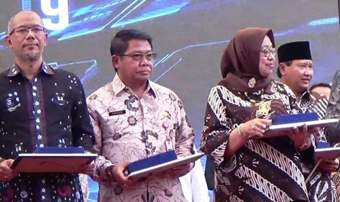 Pemprov Jatim Raih Penghargaan Pengembangan Hilirisasi dan Kewirausahaan Bidang Perkebunan Pemprov Jatim Raih Penghargaan Pengembangan Hilirisasi dan Kewirausahaan Bidang Perkebunan