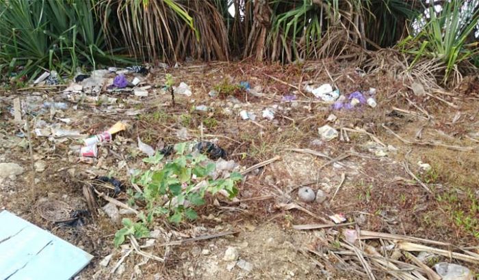 Wisatawan Keluhkan Sampah di Pantai Klayar Pacitan Wisatawan Keluhkan Sampah di Pantai Klayar Pacitan