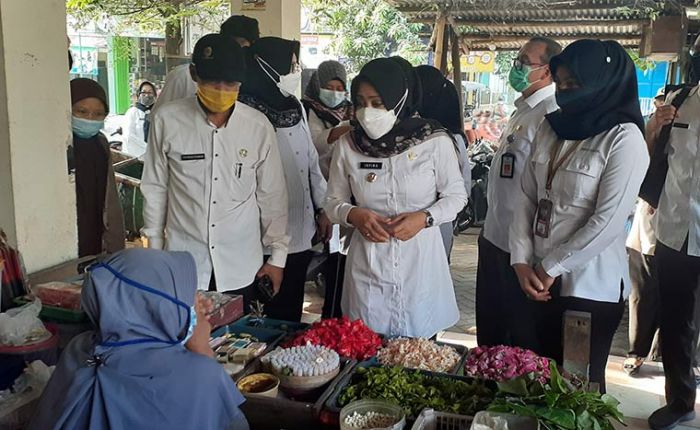 Warga Antusias Sambut Pasar Murah di Dinoyo Mojokerto Warga Antusias Sambut Pasar Murah di Dinoyo Mojokerto