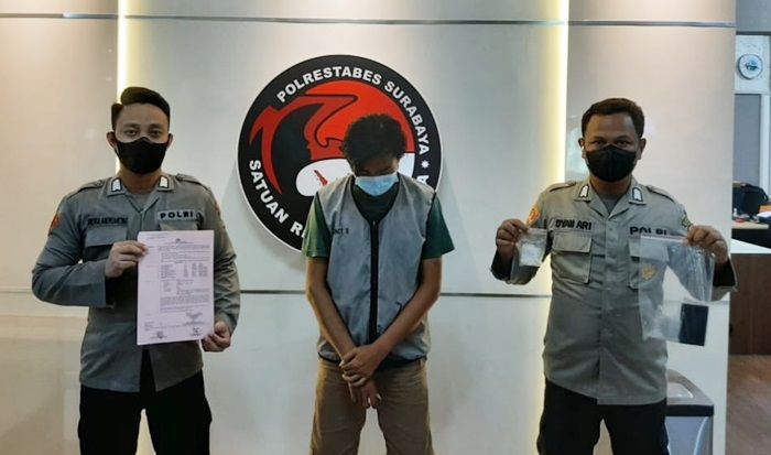 Tertangkap Basah Nyabu di Kamar Kos, Pria Asal Petemon Surabaya Dicokok Polisi Tertangkap Basah Nyabu di Kamar Kos, Pria Asal Petemon Surabaya Dicokok Polisi