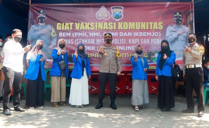 Polres Jombang Lakukan Vaksinasi pada Mahasiswa, Ojol, dan Anggota Ormas Polres Jombang Lakukan Vaksinasi pada Mahasiswa, Ojol, dan Anggota Ormas