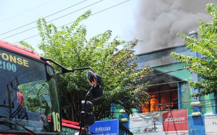 Pasar Tradisional Larangan Sidoarjo Terbakar, 4 Ruko Dilalap si Jago Merah Pasar Tradisional Larangan Sidoarjo Terbakar, 4 Ruko Dilalap si Jago Merah
