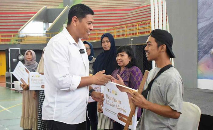 Wali Kota Kediri Serahkan Bantuan Modal DBHCHT 2023 untuk 1.409 Penerima di Kecamatan Mojoroto Wali Kota Kediri Serahkan Bantuan Modal DBHCHT 2023 untuk 1.409 Penerima di Kecamatan Mojoroto