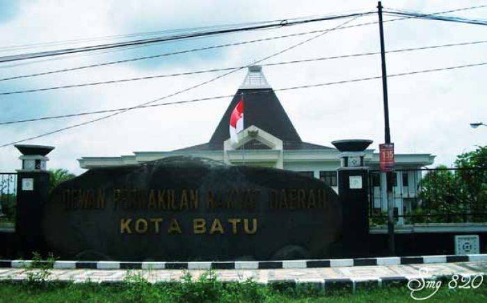 Dewan Kota Batu Keluhkan Kondisi Gedung DPRD yang Rusak Dewan Kota Batu Keluhkan Kondisi Gedung DPRD yang Rusak