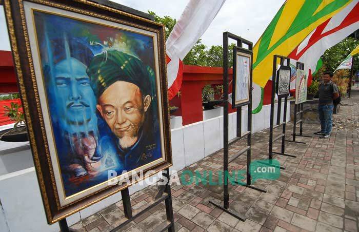 Peringati Hari Pahlawan, Pelukis di Jombang di Pamerkan Karya di Taman Makam Pahlawan