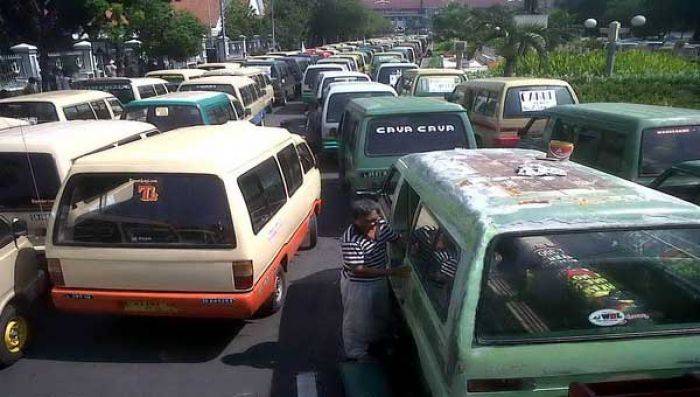 Dishub dan Organda Jatim Sepakat Turunkan Tarif Angkutan Dishub dan Organda Jatim Sepakat Turunkan Tarif Angkutan