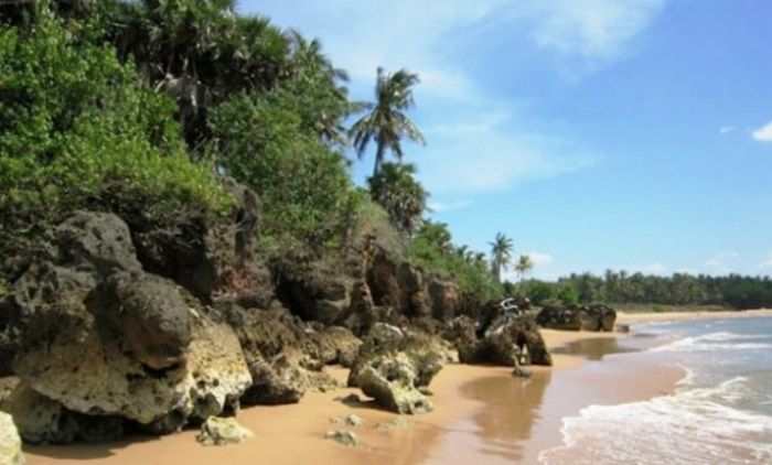 Karang Tangis, Destinasi Wisata Pantai di Sumenep yang Belum Terjamah Karang Tangis, Destinasi Wisata Pantai di Sumenep yang Belum Terjamah