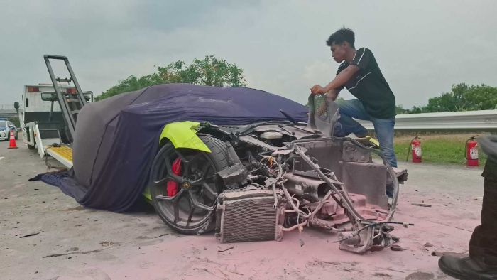 Tabrakan Ignis di Tol Jombang, Lamborghini Rusak Parah Tabrakan Ignis di Tol Jombang, Lamborghini Rusak Parah