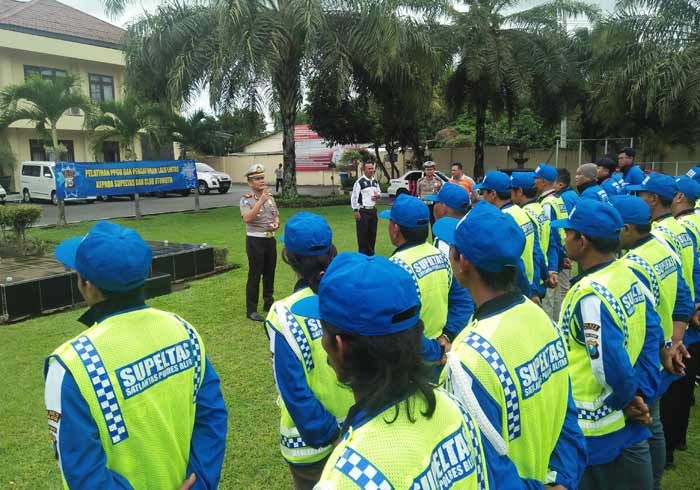 Banyak Bantu Atur Lalin, Satlantas Polres Blitar Bina 48 