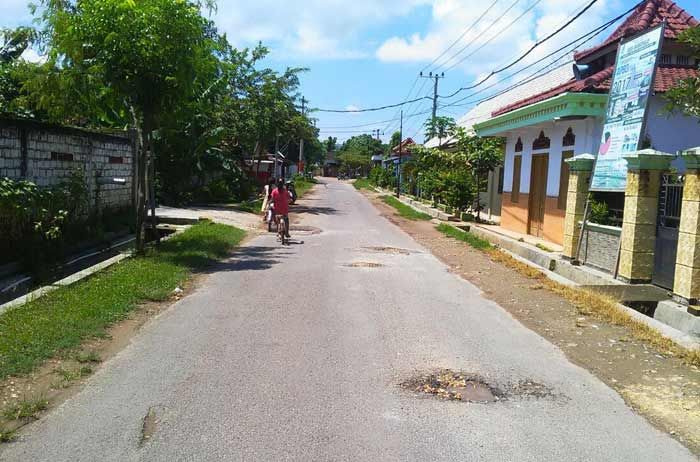 Setengah Hati, Warga Kerek Keluhkan Penanganan Jalan Berlubang Setengah Hati, Warga Kerek Keluhkan Penanganan Jalan Berlubang