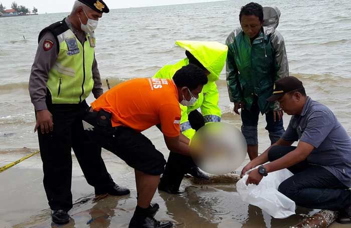 Jenazah Bayi Perempuan Masih Bertali Pusar Ditemukan di Laut Tuban