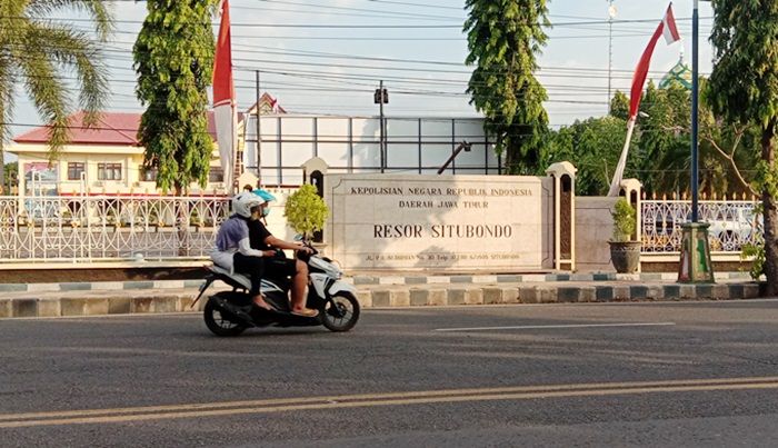 Penyebar Video Penghina Bupati Situbondo Ditahan Polisi, Satu Tersangka Masih Buron Penyebar Video Penghina Bupati Situbondo Ditahan Polisi, Satu Tersangka Masih Buron