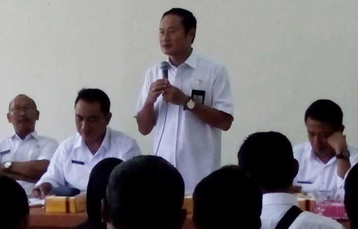 Tuntut Kenaikan Tunjangan, Puluhan Perangkat Desa Datangi Kantor PMD Lamongan Tuntut Kenaikan Tunjangan, Puluhan Perangkat Desa Datangi Kantor PMD Lamongan