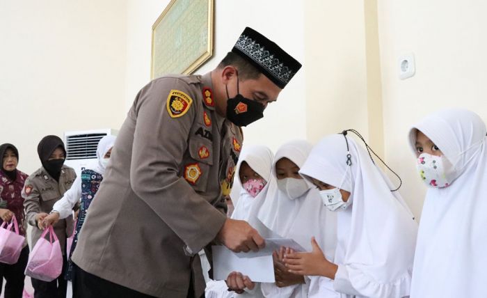 Peringati Maulid Nabi Muhammad, Kapolres Gresik Santuni Anak Yatim Peringati Maulid Nabi Muhammad, Kapolres Gresik Santuni Anak Yatim