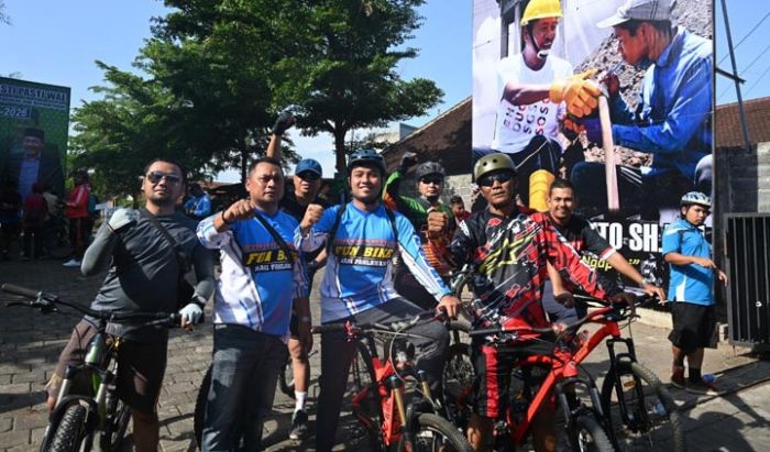 Peringati Hari Pahlawan, Djoko Susanto dan Sandiaga Uno Ngontel Bareng Masyarakat Jember Peringati Hari Pahlawan, Djoko Susanto dan Sandiaga Uno Ngontel Bareng Masyarakat Jember
