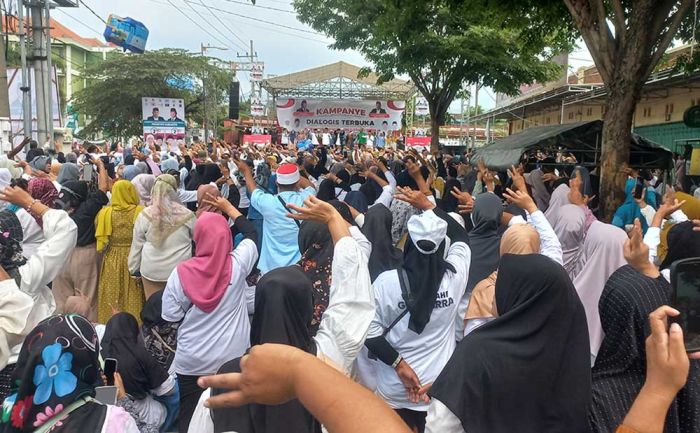 Ribuan Warga Ramaikan Kampanye Dialogis Terbuka Bareng Khofifah-Emil di Mojokerto Ribuan Warga Ramaikan Kampanye Dialogis Terbuka Bareng Khofifah-Emil di Mojokerto