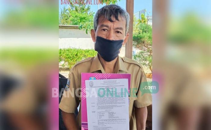 Tak Terima Dimutasi, Guru SMAN 1 Sumenep Protes Kebijakan Kacab Dindik Tak Terima Dimutasi, Guru SMAN 1 Sumenep Protes Kebijakan Kacab Dindik