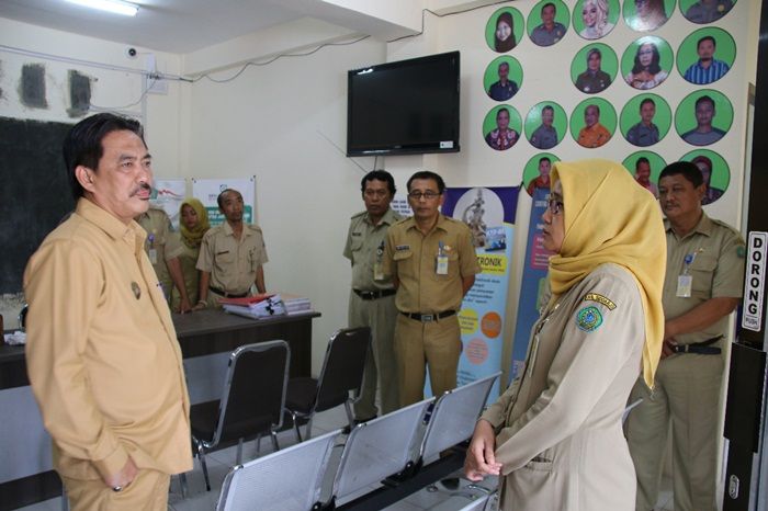 Layanan Buruk Jadi Viral, Wabup Sidoarjo Langsung Sidak Kecamatan Wonoayu Layanan Buruk Jadi Viral, Wabup Sidoarjo Langsung Sidak Kecamatan Wonoayu
