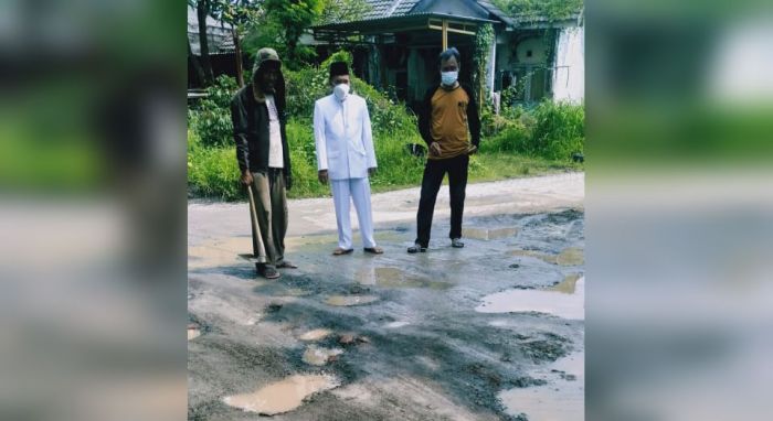 Pantau Kerusakan, Camat Kebomas Minta PT Tulen Perbaiki Kerusakan Jalan di Wilayahnya Pantau Kerusakan, Camat Kebomas Minta PT Tulen Perbaiki Kerusakan Jalan di Wilayahnya