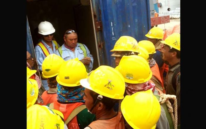 TKA China Serbu Gresik, Dewan Pertanyakan Pengawasan Pemkab TKA China Serbu Gresik, Dewan Pertanyakan Pengawasan Pemkab