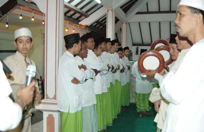 Menelusuri Jejak Kampung Religi di Surabaya (15): Ribuan Jemaah Ishari Padati Haul Mbah Karimah