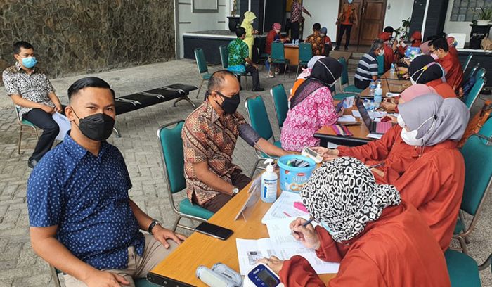 Percepat Herd Immunity, Kejari Kabupaten Kediri Gelar Vaksinasi Booster