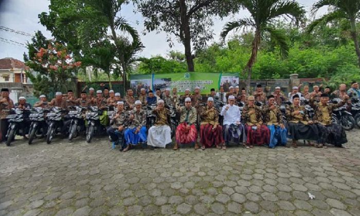 Ketua Fraksi NasDem Sumbang 20 Motor untuk MUI Kabupaten Pasuruan Ketua Fraksi NasDem Sumbang 20 Motor untuk MUI Kabupaten Pasuruan