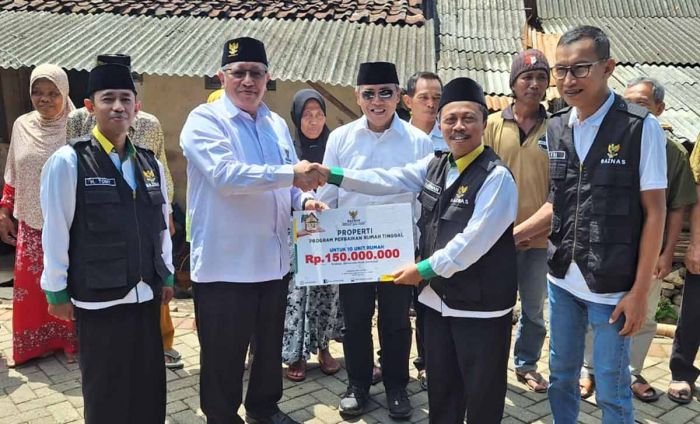 Baznas Jatim Serahkan Puluhan Bantuan Properti dan Modal Usaha di Banyuwangi