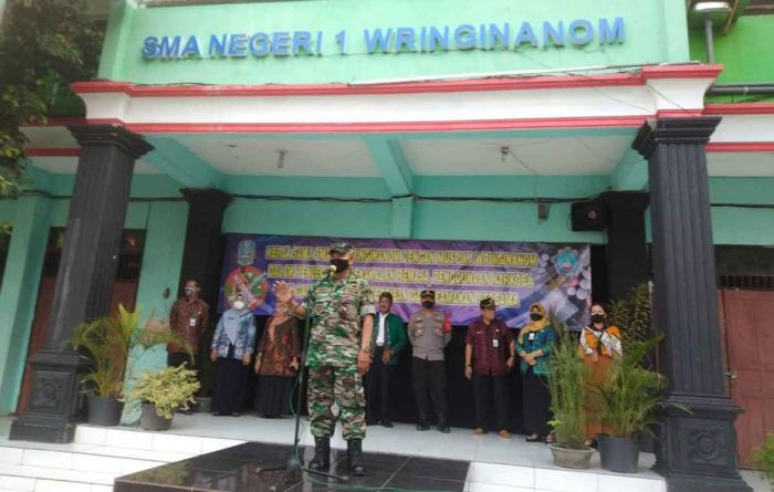Antisipasi Kenakalan Remaja, Danramil 0817/02 Wringinanom Gresik Beri Penyuluhan ke Pelajar Antisipasi Kenakalan Remaja, Danramil 0817/02 Wringinanom Gresik Beri Penyuluhan ke Pelajar