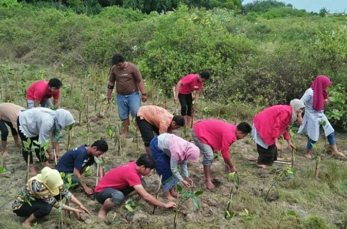 GMNI Tuban Gelar RKAK Sekaligus Tanam Pohon GMNI Tuban Gelar RKAK Sekaligus Tanam Pohon