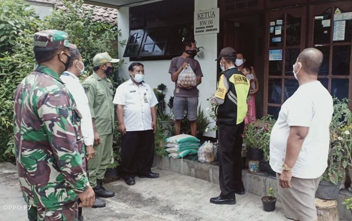 ​Terus Salurkan Bantuan, Pemkot Kediri Bagikan Paket Sembako ke Warga Isolasi Mandiri