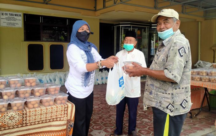 Bantu Warga Terdampak Pandemi, Srikandi Peduli dan Paguyuban Ibu-Ibu Bagikan Telur dan Sayur Gratis