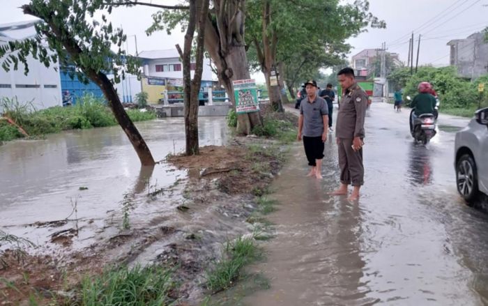 Banjir Luapan Kali Lamong Bergeser ke Cerme Gresik Banjir Luapan Kali Lamong Bergeser ke Cerme Gresik