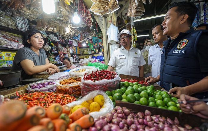 Pemkot Surabaya Intensifkan Sidak Pasar, Pastikan Harga Terkendali dan Stok Aman Jelang Ramadhan
