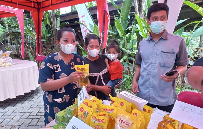 Warga Mojokerto Antusias Sambut Pasar Murah di Desa Sukosari Warga Mojokerto Antusias Sambut Pasar Murah di Desa Sukosari