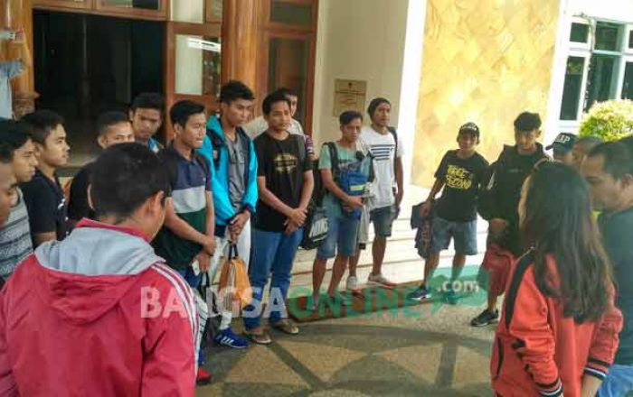 Bertolak ke Sleman, Manajemen Persibo Berharap Bisa Bertemu Persebaya di Final Bertolak ke Sleman, Manajemen Persibo Berharap Bisa Bertemu Persebaya di Final