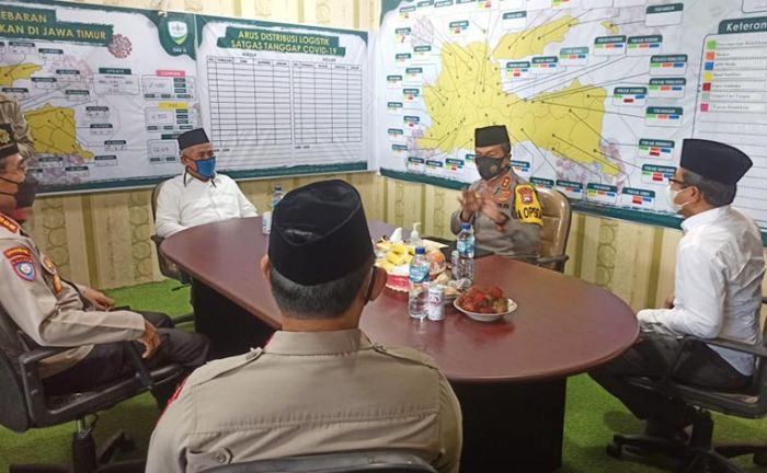 Silaturahim Dengan Pengurus PWNU dan MUI Jatim, Kapolda Yakinkan Vaksin Covid-19 Aman dan Halal Silaturahim Dengan Pengurus PWNU dan MUI Jatim, Kapolda Yakinkan Vaksin Covid-19 Aman dan Halal