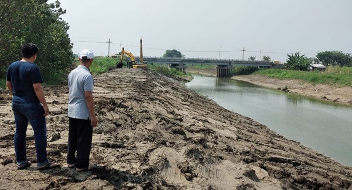 Antisipasi Banjir di Gresik, Kali Lamong Terus Dikeruk