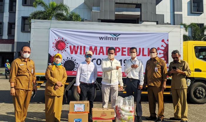 Wilmar Group Serahkan Bantuan 250 Paket ke Pemkab Gresik untuk Warga Terdampak COVID-19