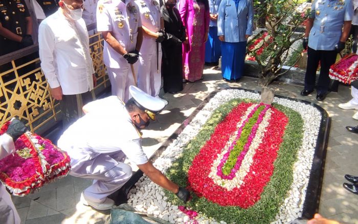 HUT TNI, Dankodiklatal Ziarah Makam Gus Dur