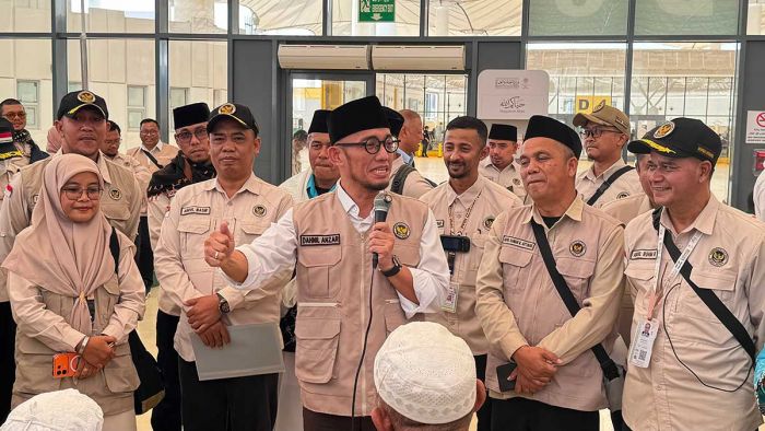 Lepas Jemaah Haji, Wamenhaj Tegaskan Penertiban KBIHU