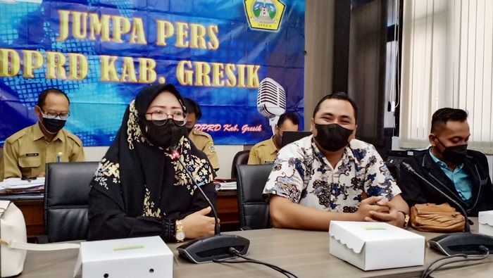 Sukseskan Program Berobat Gratis Hanya Tunjukkan KTP-el, Pemkab Gresik Butuh Anggaran Rp 100 M Sukseskan Program Berobat Gratis Hanya Tunjukkan KTP-el, Pemkab Gresik Butuh Anggaran Rp 100 M
