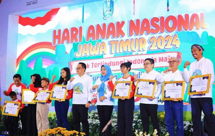 Hari Anak Nasional 2024, Pj Gubernur Jatim Raih Penghargaan dari Unicef Hari Anak Nasional 2024, Pj Gubernur Jatim Raih Penghargaan dari Unicef